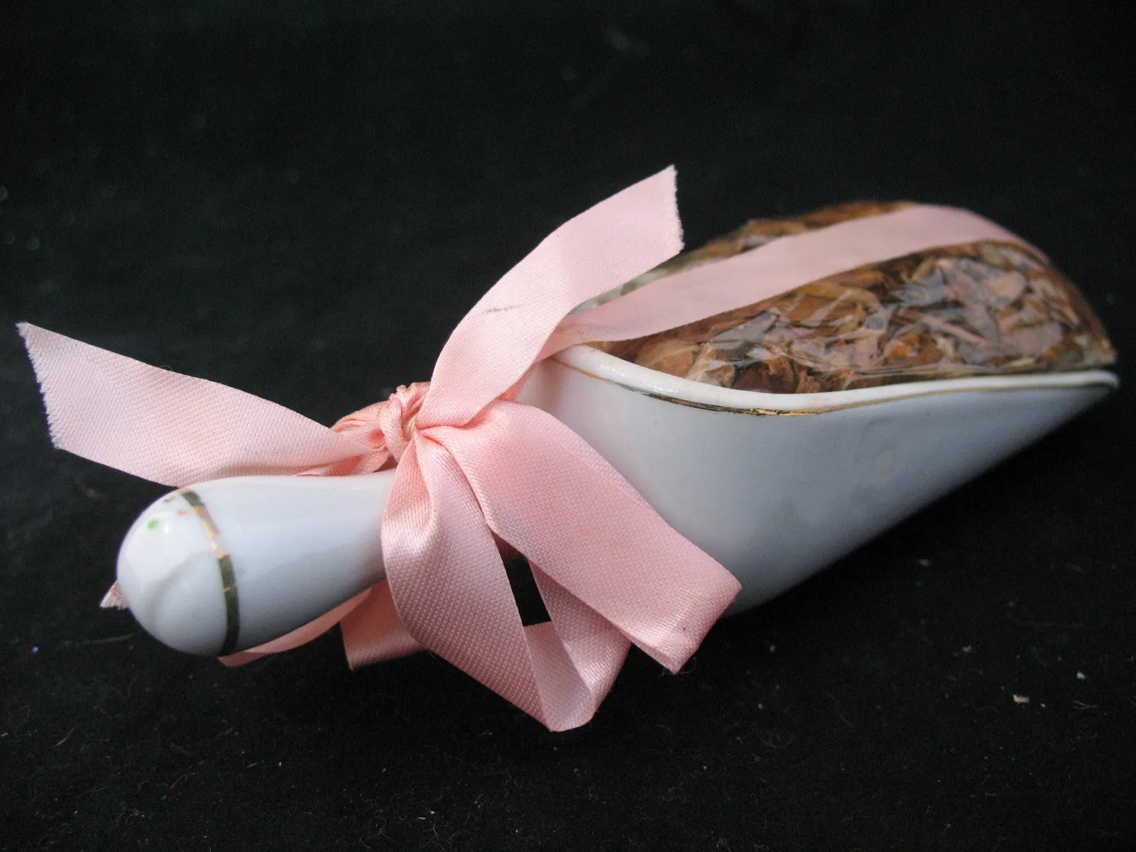 NEW WHITE CERAMIC Floral Flowers SCOOP SCOOPER SCOOPERS POTPOURRI Display Fragrance Scent Home Decors